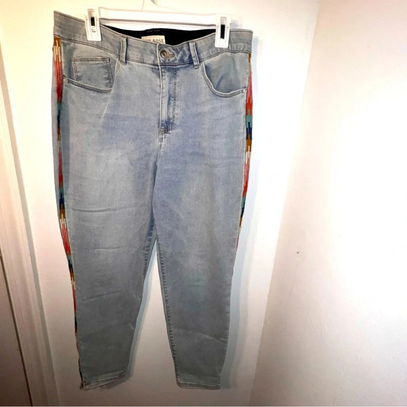 Knox Rose 14,color block Embroidered sides comfort waistband stretch skinny jean - Picture 2 of 9